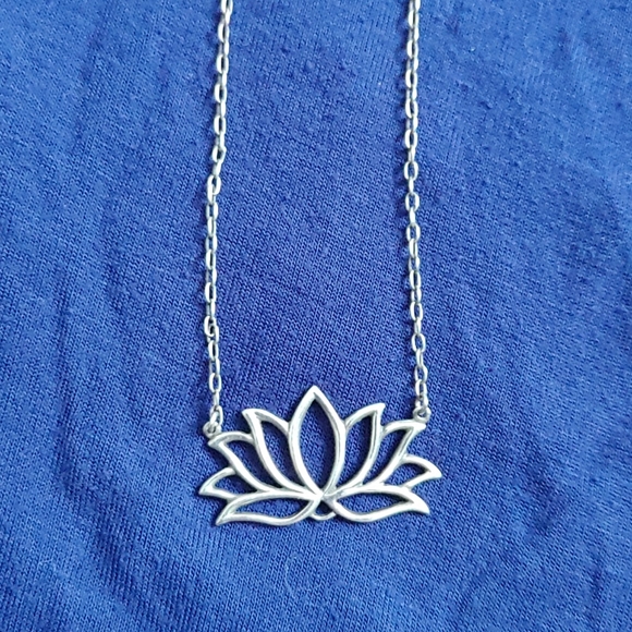 Tashi Lotus necklace silver - Picture 3 of 3